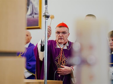 /A/2025/11/G/Kardinal Bozanić blagoslovio oltar u bogoslužnom prostoru Župe bl. Ivana Merza u Španskom (10).jpg