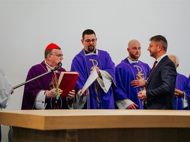 /A/2025/11/G/Kardinal Bozanić blagoslovio oltar u bogoslužnom prostoru Župe bl. Ivana Merza u Španskom (13).jpg