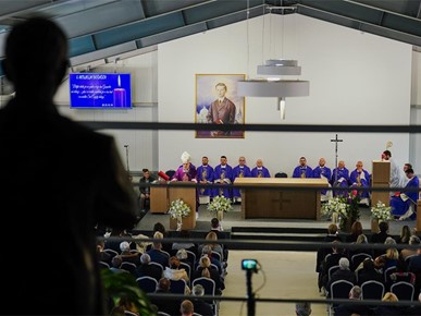 /A/2025/11/G/Kardinal Bozanić blagoslovio oltar u bogoslužnom prostoru Župe bl. Ivana Merza u Španskom (20).jpg