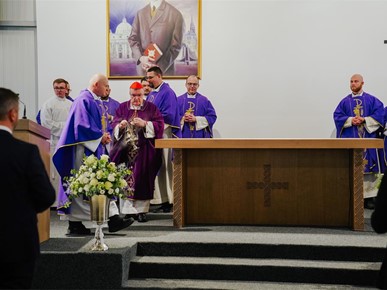 /A/2025/11/G/Kardinal Bozanić blagoslovio oltar u bogoslužnom prostoru Župe bl. Ivana Merza u Španskom (22).jpg