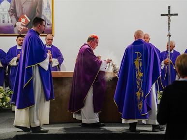 /A/2025/11/G/Kardinal Bozanić blagoslovio oltar u bogoslužnom prostoru Župe bl. Ivana Merza u Španskom (23).jpg