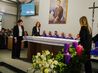 /A/2025/11/G/Kardinal Bozanić blagoslovio oltar u bogoslužnom prostoru Župe bl. Ivana Merza u Španskom (25).jpg