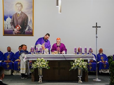 /A/2025/11/G/Kardinal Bozanić blagoslovio oltar u bogoslužnom prostoru Župe bl. Ivana Merza u Španskom (26).jpg