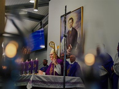 /A/2025/11/G/Kardinal Bozanić blagoslovio oltar u bogoslužnom prostoru Župe bl. Ivana Merza u Španskom (36).jpg