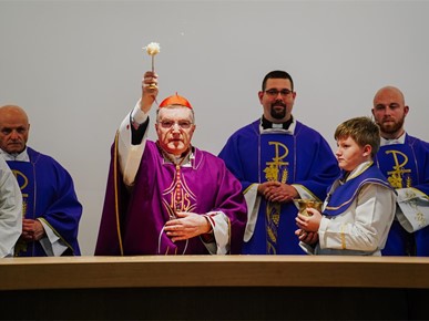 /A/2025/11/G/Kardinal Bozanić blagoslovio oltar u bogoslužnom prostoru Župe bl. Ivana Merza u Španskom (8).jpg