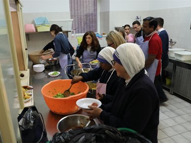 /A/2025/11/Nadbiskup Kutleša - Svjetski dan siromaha/251116 Svjetski dan siromaha Jukiceva (28).JPG