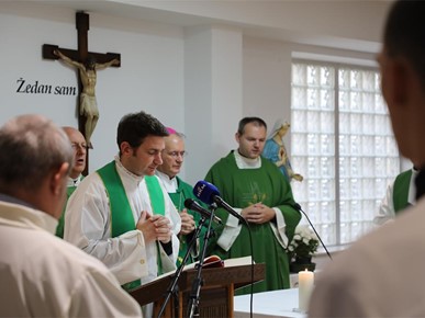 /A/2025/11/Nadbiskup Kutleša - Svjetski dan siromaha/251116 Svjetski dan siromaha Jukiceva (9).JPG