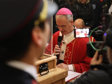 /A/2025/11/Prijenos relikvija/Nadbiskup Kutleša predvodio misno slavlje povodom dolaska relikvija bl. Alojzija Stepinca u Krašić (29).jpg