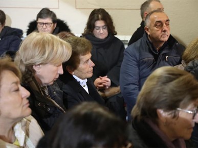 /A/2025/11/Prijenos relikvija/Nadbiskup Kutleša predvodio misno slavlje povodom dolaska relikvija bl. Alojzija Stepinca u Krašić (42).jpg