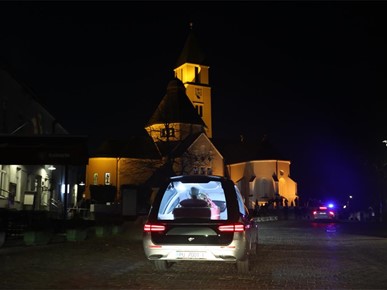 /A/2025/11/Prijenos relikvija/Nadbiskup Kutleša predvodio misno slavlje povodom dolaska relikvija bl. Alojzija Stepinca u Krašić.jpg