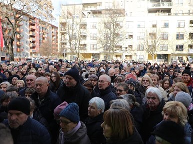 /A/2025/11/Prijenos relikvija/Relikvije bl. Alojzija Stepinca izložene u Španskom (1).jpg