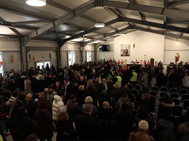 /A/2025/11/Prijenos relikvija/Relikvije bl. Alojzija Stepinca izložene u Španskom (3).jpg