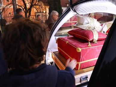 /A/2025/11/Prijenos relikvija/​Relikvije bl. Alojzija Stepinca u Jastrebarskom (5).jpg