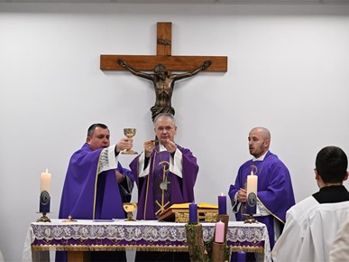 /A/2025/12/A/Nadbiskup Kutleša slavio misu zornicu u Međubiskupijskom sjemeništu na Šalati (11).jpg