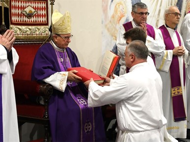 /A/2025/12/B/Devet kandidata Zagrebačke nadbiskupije za trajni đakonat postavljeno u službu lektora (28).JPG