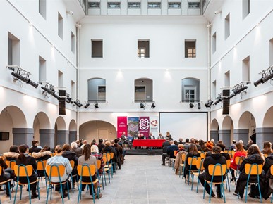 /A/2025/12/B/Okrugli stol Vjera, znanost i umjetnost u suvremenom društvu održan u Karlovcu (5).jpg