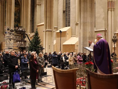 /A/2025/12/Badnjak/Biskup Gorski predvodio zornicu i blagoslov katedrale (7).JPG