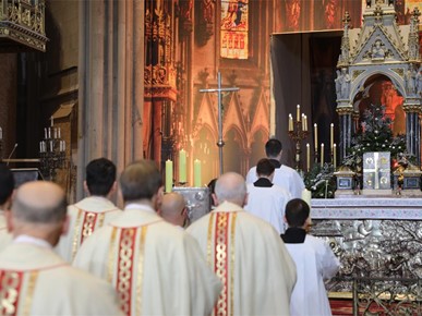 /A/2025/12/Božić/Nadbiskup Kutleša predvodio misno slavlje svetkovine Rođenja Gospodinova u Zagrebačkoj katedrali (1).JPG