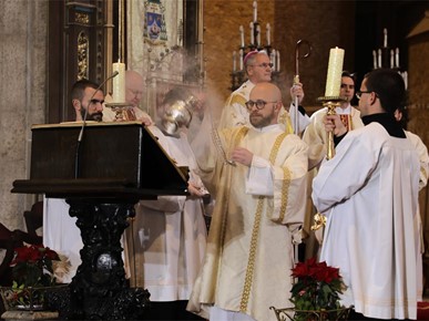 /A/2025/12/Božić/Nadbiskup Kutleša predvodio misno slavlje svetkovine Rođenja Gospodinova u Zagrebačkoj katedrali (11).JPG