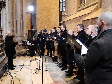 /A/2025/12/Božić/Nadbiskup Kutleša predvodio misno slavlje svetkovine Rođenja Gospodinova u Zagrebačkoj katedrali (23).JPG