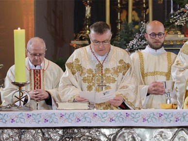 /A/2025/12/Božić/Nadbiskup Kutleša predvodio misno slavlje svetkovine Rođenja Gospodinova u Zagrebačkoj katedrali (27).JPG