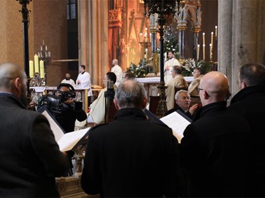 /A/2025/12/Božić/Nadbiskup Kutleša predvodio misno slavlje svetkovine Rođenja Gospodinova u Zagrebačkoj katedrali (29).JPG