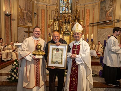 /A/2025/12/C/251206 Biskup Šaško posvetio novi oltar u Župi sv. Nikole u Bistri (16).jpg