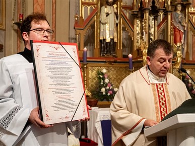 /A/2025/12/C/251206 Biskup Šaško posvetio novi oltar u Župi sv. Nikole u Bistri (22).jpg