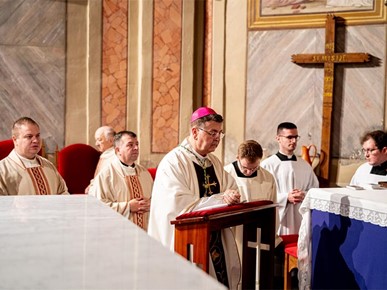 /A/2025/12/C/251206 Biskup Šaško posvetio novi oltar u Župi sv. Nikole u Bistri (6).jpg