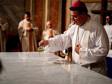 /A/2025/12/C/251206 Biskup Šaško posvetio novi oltar u Župi sv. Nikole u Bistri (8).jpg