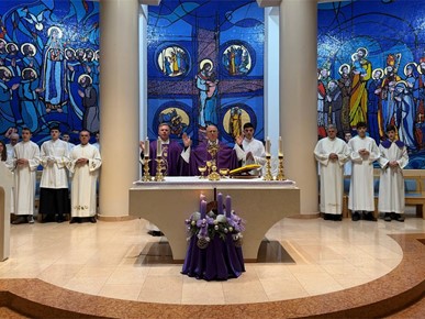 /A/2025/12/C/251207 Biskup Gorski krstio peto dijete obitelj Čuljak u Sesvetama (7).jpg