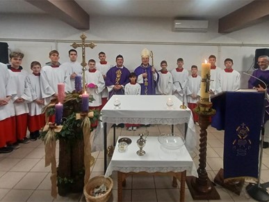 /A/2025/12/C/Biskup Šaško krstio sedmo dijete obitelji Draganić u Brdovcu (1).jpeg