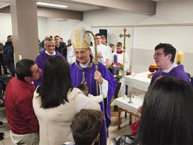 /A/2025/12/C/Biskup Šaško krstio sedmo dijete obitelji Draganić u Brdovcu (3).jpeg