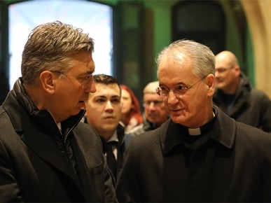 /A/2025/12/D/251212 Obilazak katedrale (12).JPG