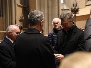 /A/2025/12/D/251212 Obilazak katedrale (20).JPG