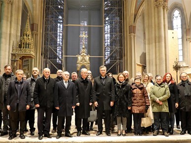 /A/2025/12/D/251212 Obilazak katedrale (25).JPG