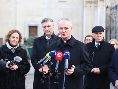 /A/2025/12/D/251212 Obilazak katedrale (43).JPG