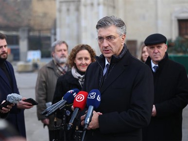 /A/2025/12/D/251212 Obilazak katedrale (44).JPG