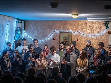 /A/2025/12/E/Mladi u Utrini održali predstavu Isus u gostioni (1).jpeg