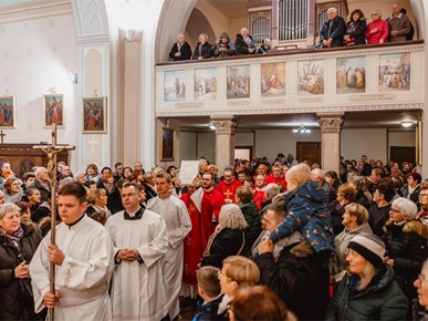 /A/2025/12/E/Vjernici Karlovačkog dekanata hodočastili u Krašić (1).jpg