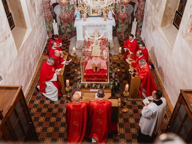 /A/2025/12/E/Vjernici Karlovačkog dekanata hodočastili u Krašić (8).jpg