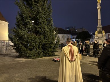 /A/2025/12/G/251222 Kićenje bora (2).jpg