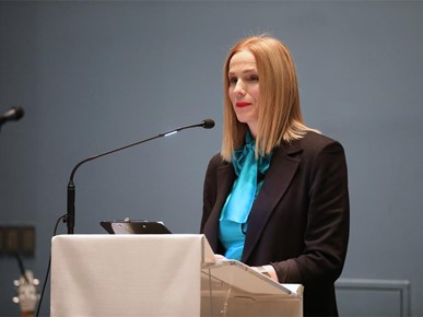 /A/2025/12/Ustaniove i udruge/251217 Održan predbožićni susret nadbiskupa Kutleše s djelatnicima crkvenih ustanova i članovima katoličkih udruga i pokreta (8).JPG