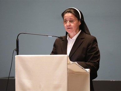 /A/2025/12/Ustaniove i udruge/251217 Održan predbožićni susret nadbiskupa Kutleše s djelatnicima crkvenih ustanova i članovima katoličkih udruga i pokreta (9).JPG