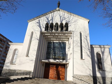 /A/2025/2/Stepinac i redovnici/Blaženi Alojzije Stepinac i salezijanci.JPG