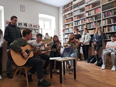 /A/2025/3/blagoslov Gornjogradske gimnazije_preč. Magić (2).jpeg