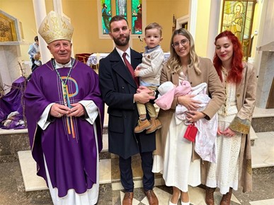 /A/2025/4/A/Biskup Gorski krstio peto dijete obitelji Ćurić i drugi dijete obitelji Toljan (5).jpeg