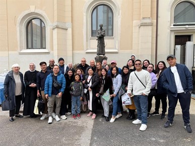 /A/2025/4/A/Započela redovita misna slavlja za zajednicu filipinskih vjernika u Zagrebu (2).jpg