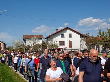 /A/2025/4/B/Zajednička pobožnost tri župe Više od 500 vjernika sudjelovalo u križnom putu (3).jpg