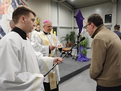 /A/2025/4/C/Biskup Gorski susreo se s katekumenima i odraslim pripravnicima za sakramente kršćanske inicijacije (16).JPG